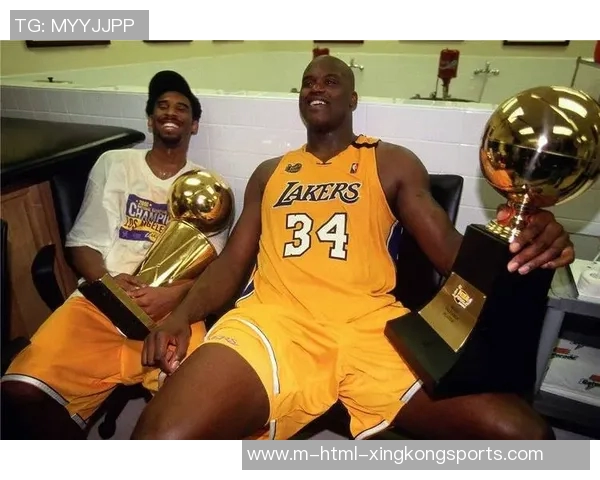 全球足球传奇三巨星的巅峰对决与辉煌成就解析